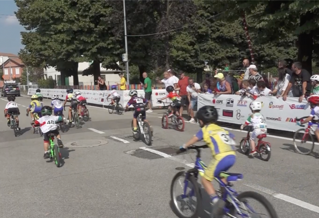 Naster sponsert das 11. Memorial Guido Carta: ein Radsport-Erfolg in San Pietro in Gu